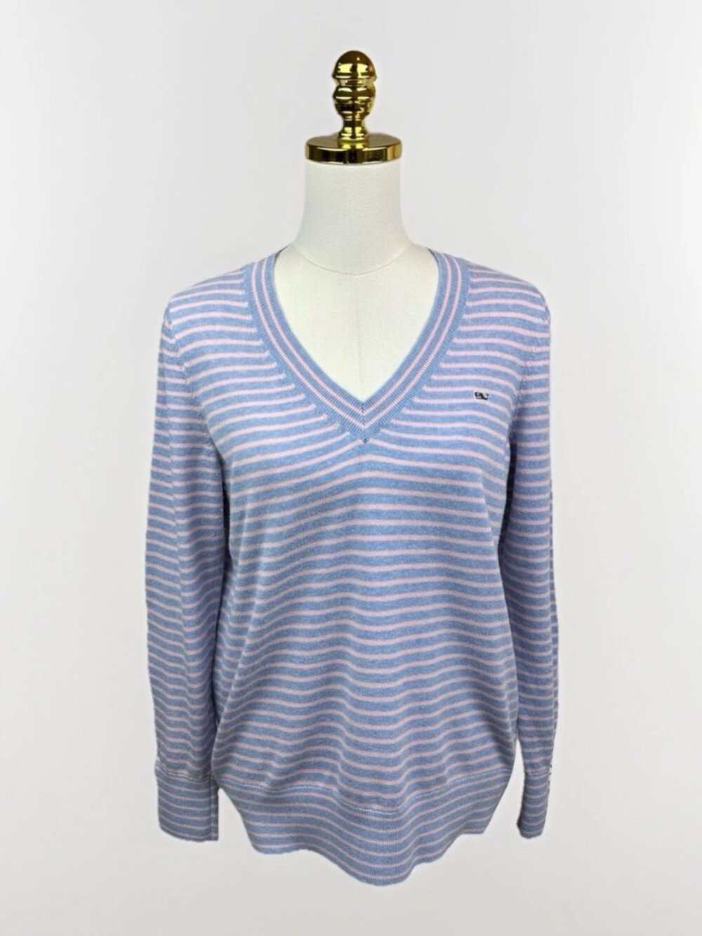 ✨🐳 Vineyard Vines Women’s Blue Pink Striped V-Neck Sweater Medium Preppy ✨